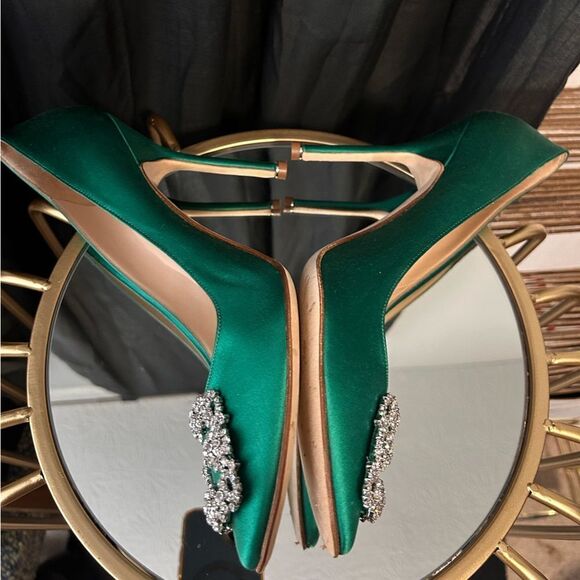 Manolo Blahnik Hangisi Crystal Buckle Pump - Picture 4 of 12